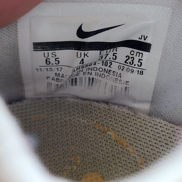 Nike Air Huarache Sneakers gently used - Picture 7 of 10